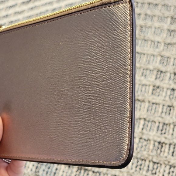 Kate Spade NWT Rose Gold Metallic Large Wristlet 🎉Host Pick🎉 - Picture 7 of 11